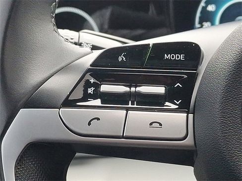 Certified 2022 Hyundai Elantra Limited image 22