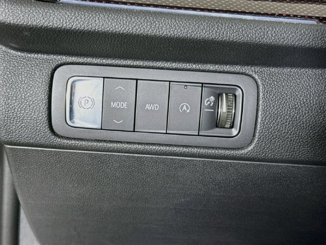 Used 2025 Chevrolet Traverse Z71 AWD/4WD image 11