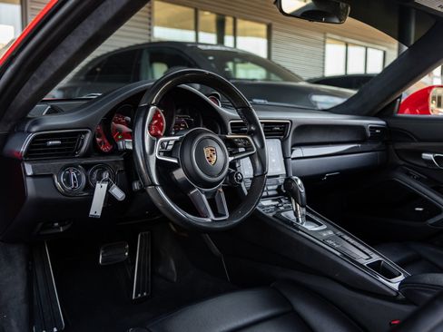 Used 2018 Porsche 911 Turbo image 4