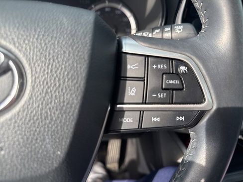 Used 2024 Toyota Highlander LE image 14