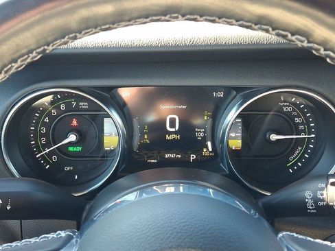 Used 2022 Jeep Wrangler Unlimited Sahara w/ Cold Weather Group image 32