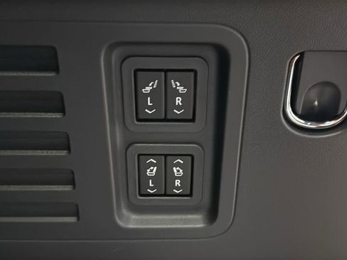New 2026 GMC Acadia Denali Ultimate w/ LPO, Floor Liner Package AWD/4WD image 19