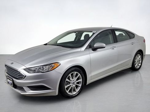 Certified 2017 Ford Fusion SE w/ Fusion SE Technology Package FWD image 8