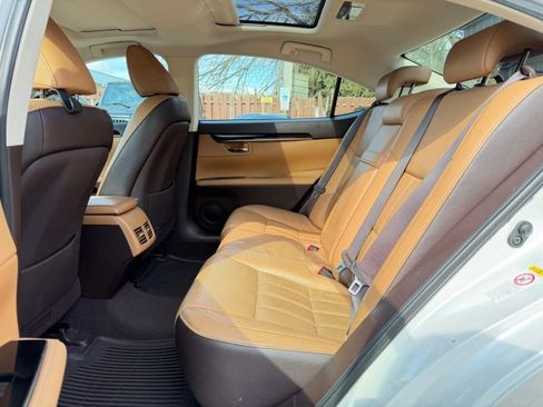 Used 2018 Lexus ES 350 w/ Luxury Package w/Wood Trim image 13