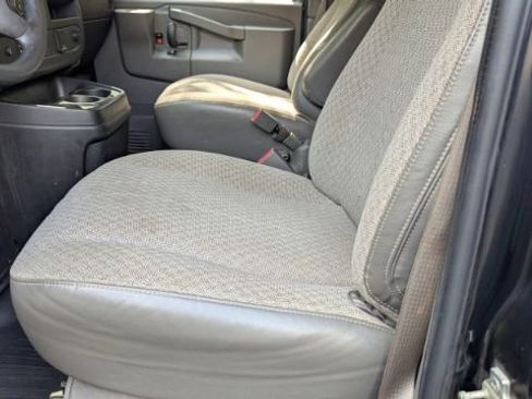 Used 2017 Chevrolet Express 2500 image 17