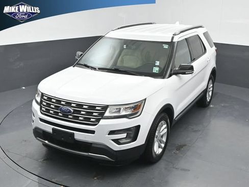 Used 2017 Ford Explorer XLT w/ Equipment Group 202A FWD image 11
