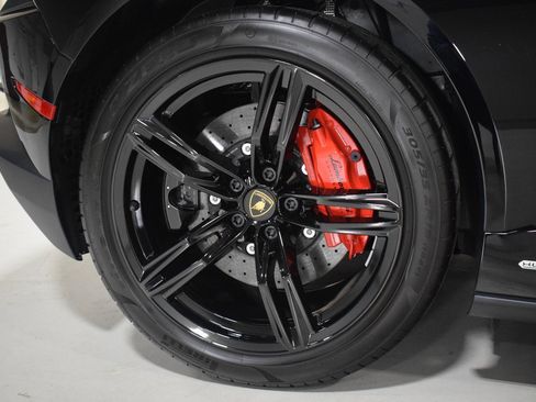 Used 2023 Lamborghini Huracan EVO image 16