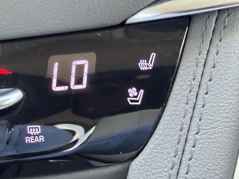 Certified 2022 Cadillac XT5 Premium Luxury FWD image 23
