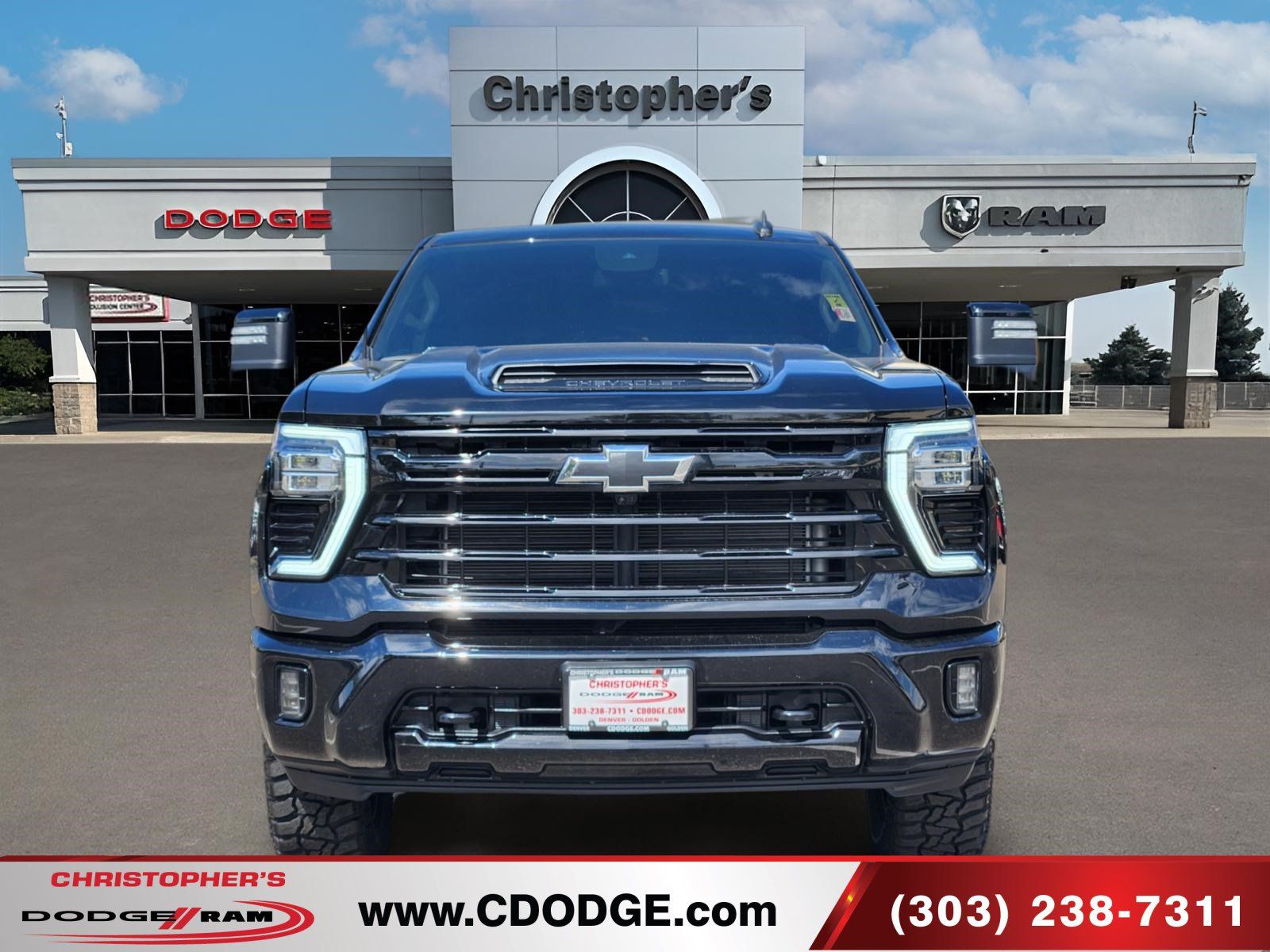 Used 2024 Chevrolet Silverado 2500 LT w/ Midnight Edition AWD/4WD image 8