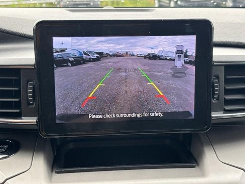 Used 2024 Ford Explorer XLT w/ Equipment Group 202A AWD/4WD image 24