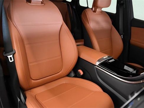 Used 2024 Mercedes-Benz GLC 300 4MATIC image 6