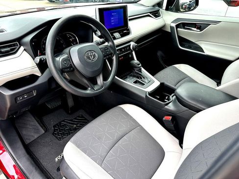 Used 2024 Toyota RAV4 XLE FWD image 15