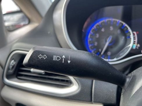 Certified 2023 Chrysler Pacifica Touring-L image 24