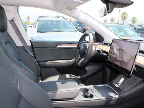 Used 2023 Tesla Model Y Long Range AWD/4WD image 5
