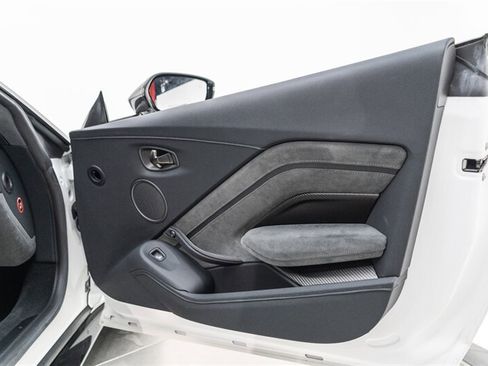 Used 2023 Aston Martin V8 Vantage Coupe RWD image 50