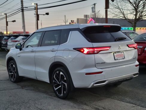 Used 2023 Mitsubishi Outlander SEL image 3