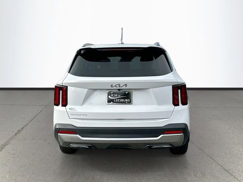 Certified 2025 Kia Sorento S w/ Panoramic Sunroof Package image 6