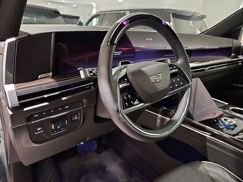 Certified 2025 Cadillac Escalade Premium Luxury image 17
