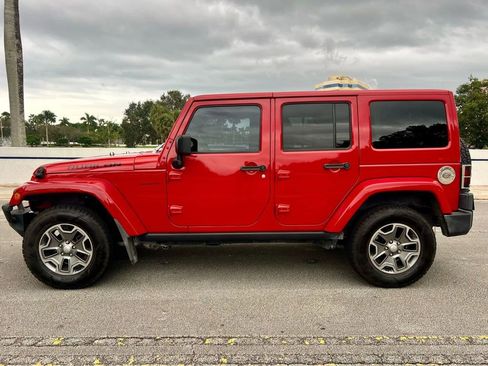 Used 2017 Jeep Wrangler Unlimited Rubicon w/ Connectivity Group image 8