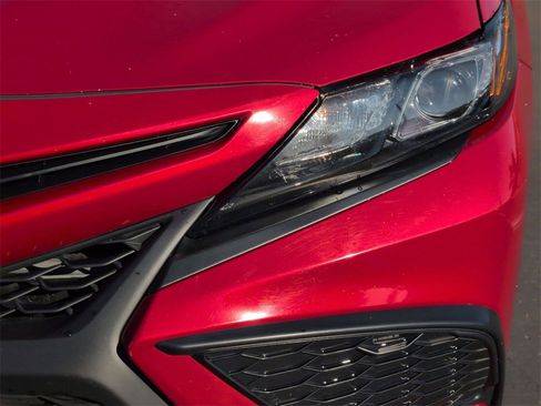 Used 2024 Toyota Camry SE image 13