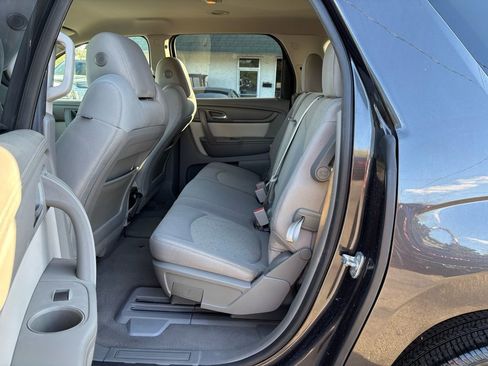 Used 2014 GMC Acadia SLE image 16