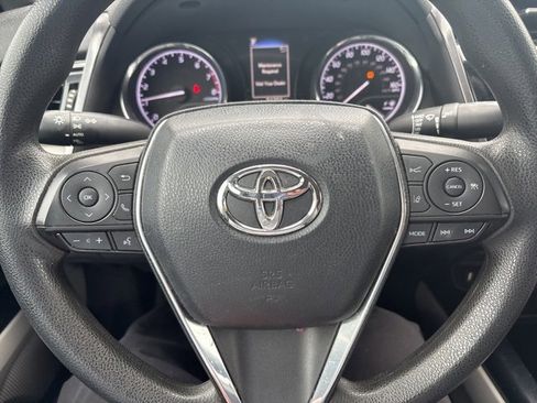 Used 2019 Toyota Camry LE image 9