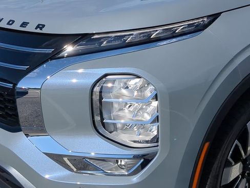 New 2026 Mitsubishi Outlander SEL FWD image 10