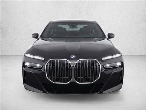 Used 2023 BMW 740i w/ Parking Assistance Package RWD image 2