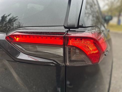 Used 2025 Toyota RAV4 XLE image 9