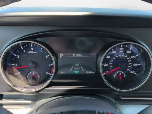 Used 2024 Kia Carnival LX FWD image 14