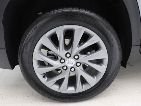 Used 2025 Buick Enclave Preferred image 9