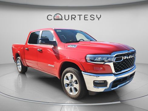 Certified 2025 RAM 1500 Big Horn AWD/4WD image 4