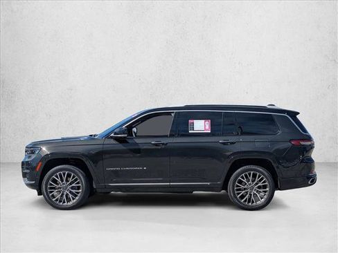Used 2023 Jeep Grand Cherokee L Summit AWD/4WD image 9