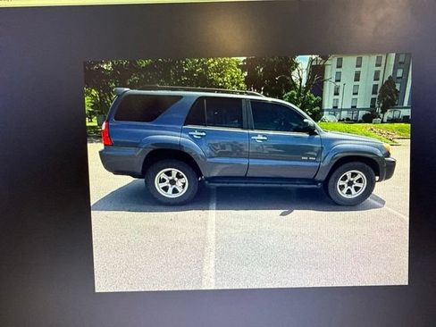 Used 2006 Toyota 4Runner SR5 AWD/4WD image 12
