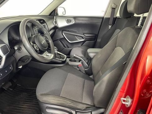 Used 2022 Kia Soul LX FWD image 2