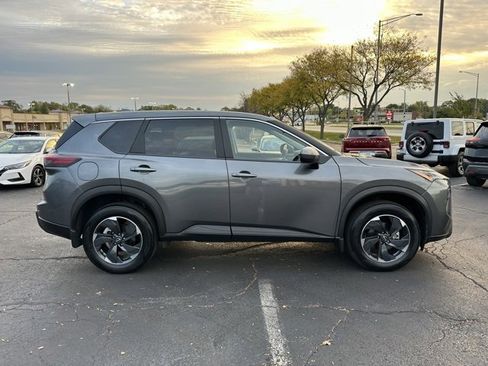 Certified 2025 Nissan Rogue SV image 4