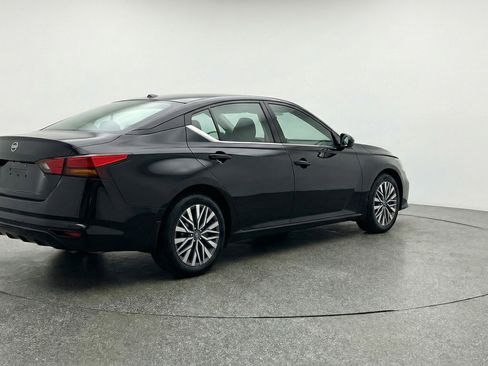 Used 2025 Nissan Altima 2.5 SV FWD image 9