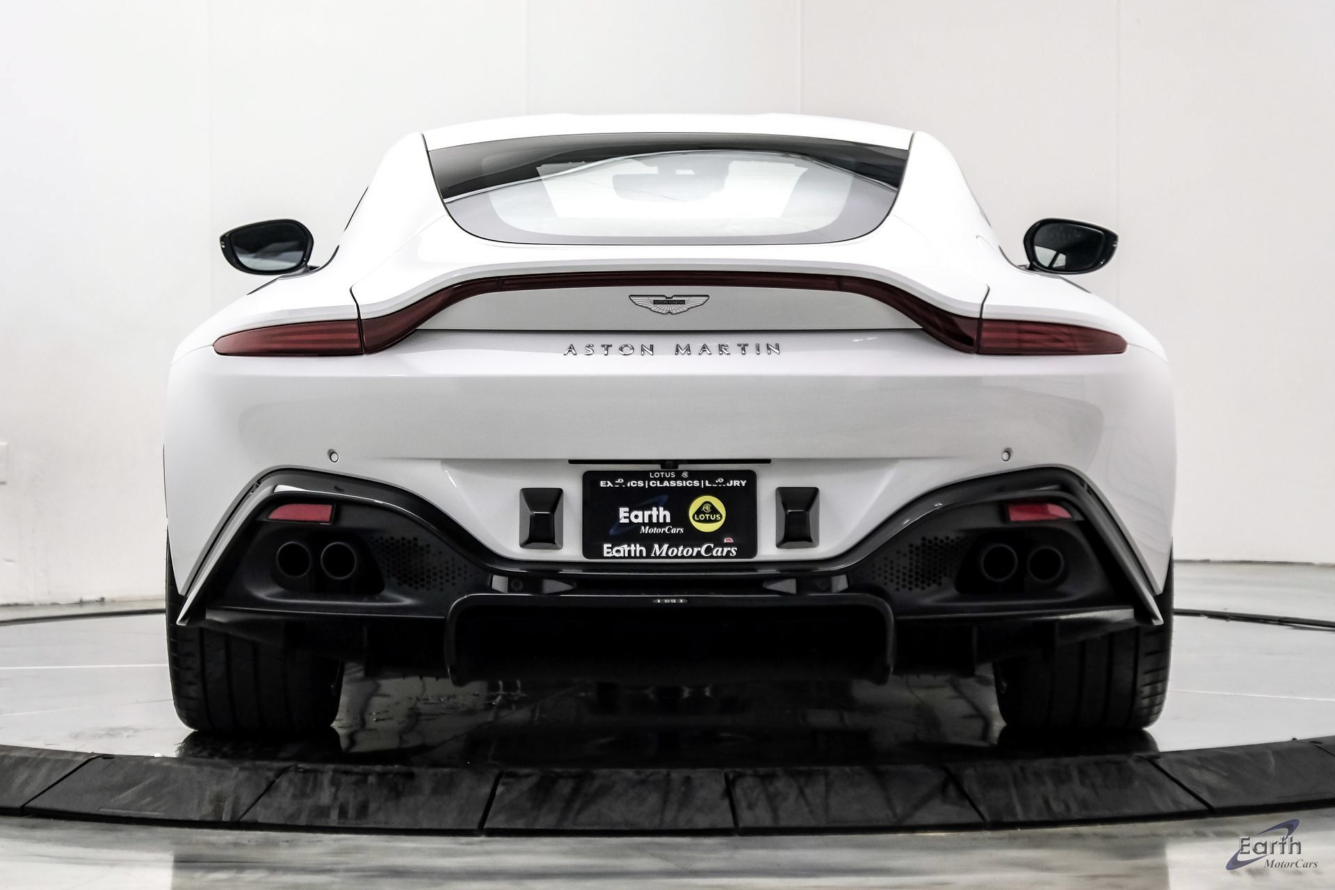 Used 2022 Aston Martin V8 Vantage Coupe RWD image 15