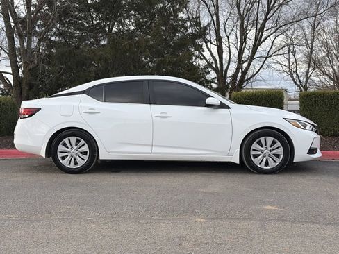 Used 2022 Nissan Sentra S image 2