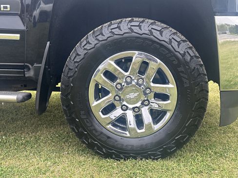 Used 2015 Chevrolet Silverado 2500 LTZ w/ LTZ Plus Package image 12