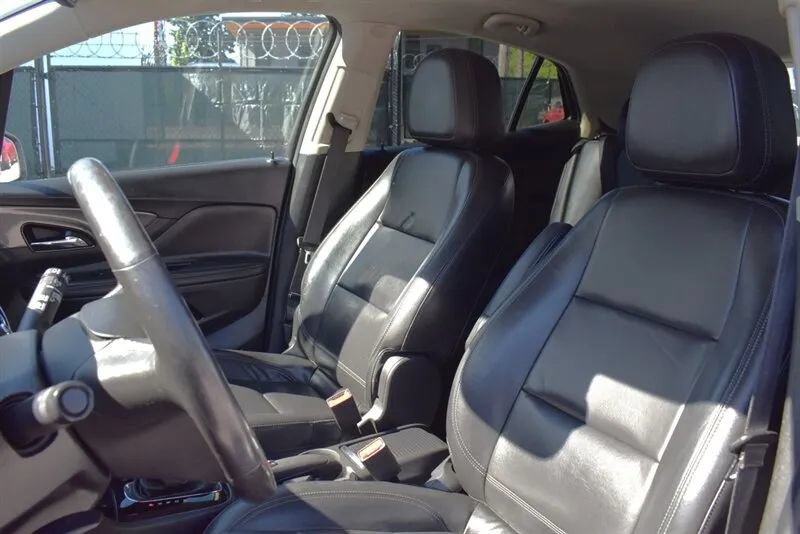 Used 2020 Buick Encore Essence FWD image 11