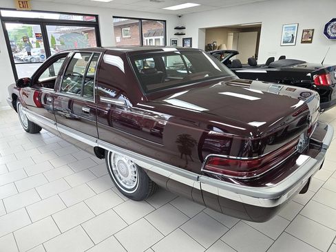 Used 1996 Buick Roadmaster Sedan RWD image 10