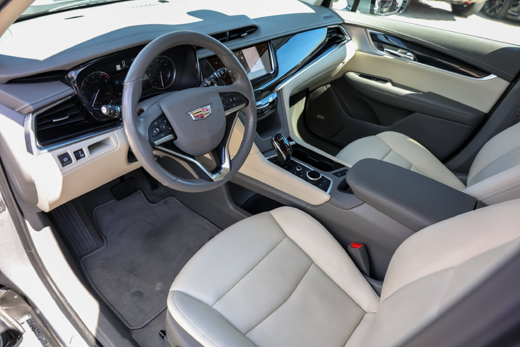 Used 2025 Cadillac XT6 Premium Luxury FWD image 10