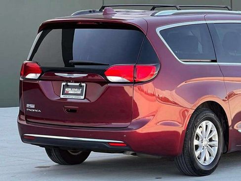Used 2019 Chrysler Pacifica Touring-L FWD image 31