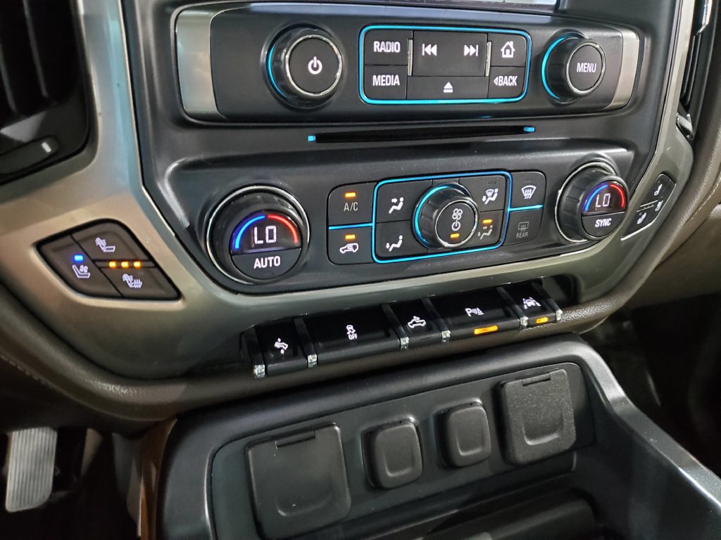 Used 2018 Chevrolet Silverado 1500 LTZ w/ Texas Edition RWD image 36
