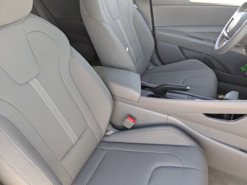 Certified 2024 Hyundai Elantra SE image 10