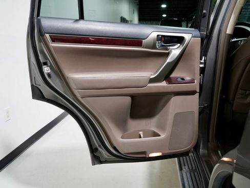 Used 2014 Lexus GX 460 w/ Premium Package image 28