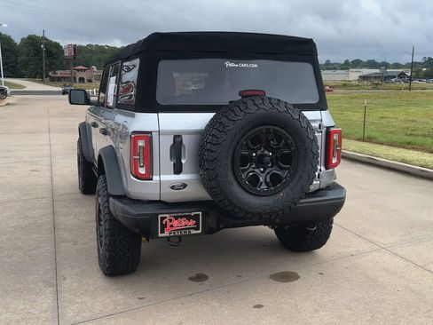 Used 2023 Ford Bronco Badlands image 6