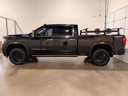 Used 2021 GMC Sierra 2500 Denali w/ Denali Black Diamond Edition AWD/4WD image 8
