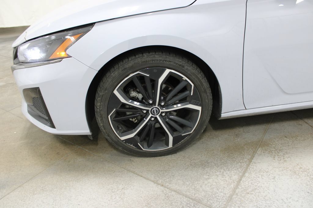 Used 2024 Nissan Altima 2.5 SR FWD image 14